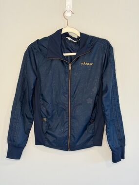 adidas Navy Blue Hooded Zip Jacket with Gold Logo and Button Pockets 2008 Small
